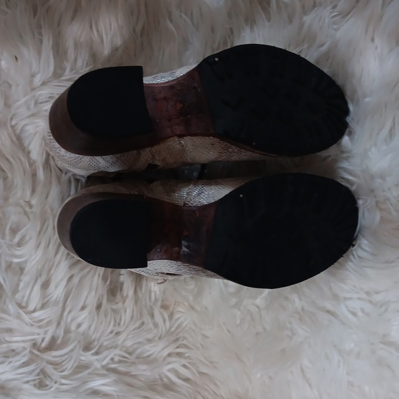 Boots, DEVIN, size 9, leather upper, leather lining,leather sole, made in Mexico - Picture 2 of 4